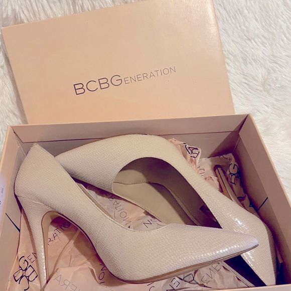 BCBGeneration White Smooth Snake Pumps - Picture 5 of 6